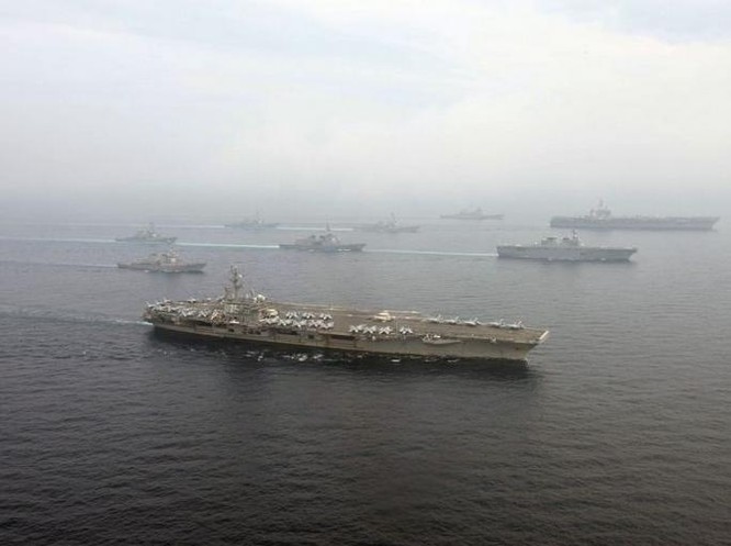 Biên đội 3 tàu sân bay Mỹ - Nhật tiến hành tập trận chung trên biển. Ảnh: Cankao
