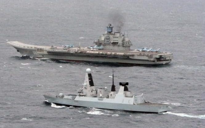 Tàu sân bay Kuznetsov Hải quân Nga trên biển Măng Sơ. Ảnh; The Telegraph