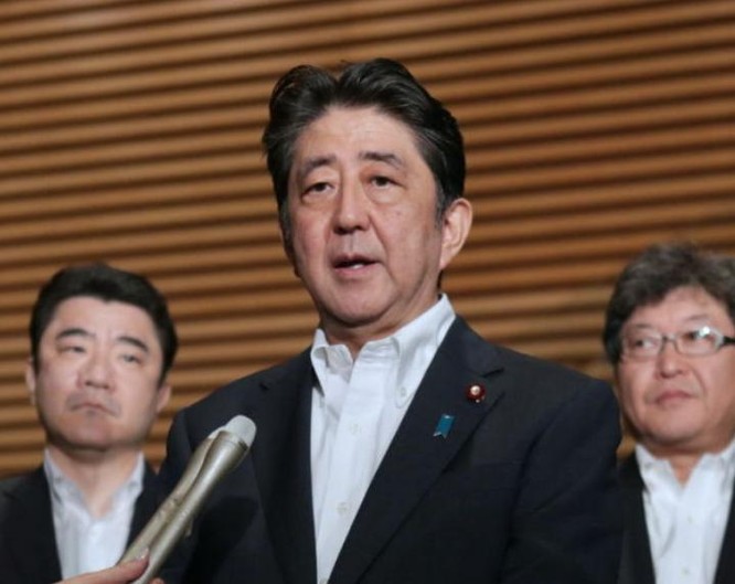 Thủ tướng Shinzo Abe vào sáng sớm ngày 29/7/2017. Ảnh: NTDTV