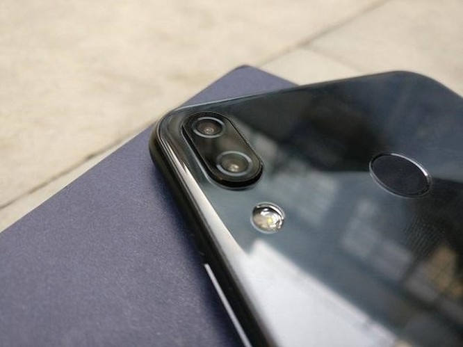 Những điểm đáng tiền trên Asus ZenFone 5Z ảnh 1