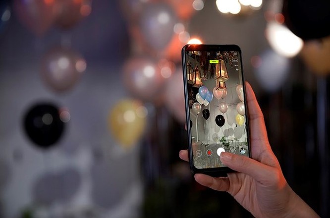 Những điểm đáng tiền trên Asus ZenFone 5Z ảnh 3