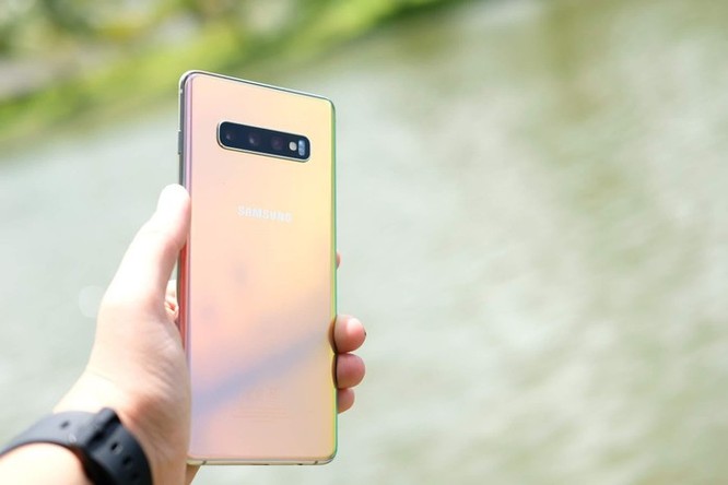 Giải mã sức hút của màu bạc 'rất lạ' trên Galaxy S10+ mới ảnh 2
