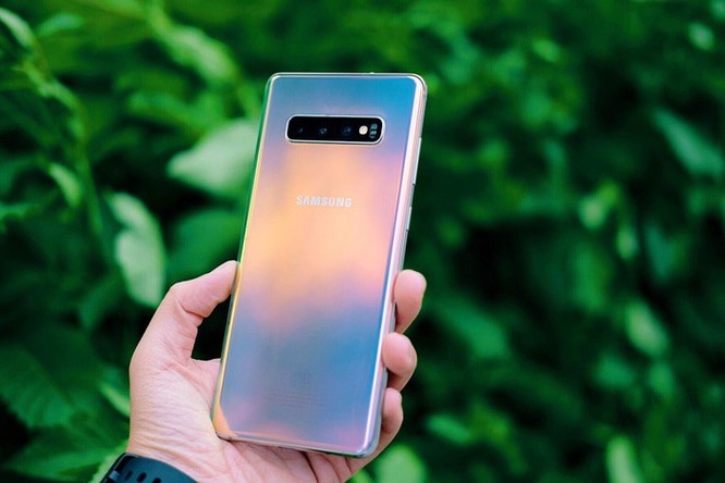 Giải mã sức hút của màu bạc 'rất lạ' trên Galaxy S10+ mới ảnh 1