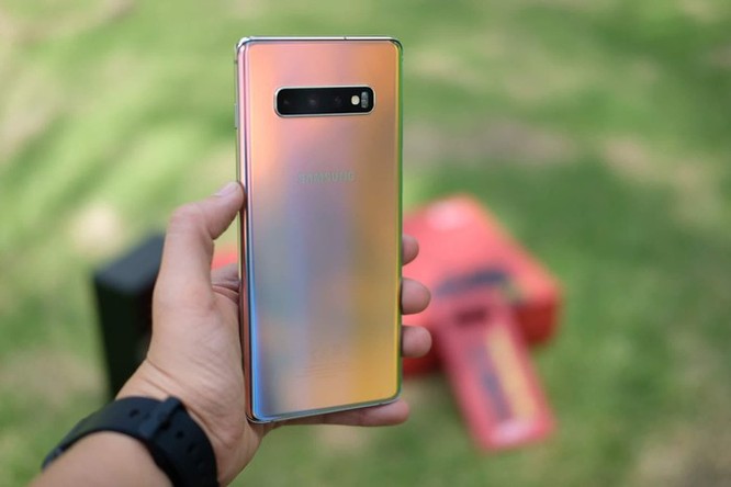 Giải mã sức hút của màu bạc 'rất lạ' trên Galaxy S10+ mới ảnh 3