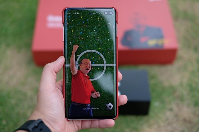 Giải mã sức hút của màu bạc 'rất lạ' trên Galaxy S10+ mới ảnh 9