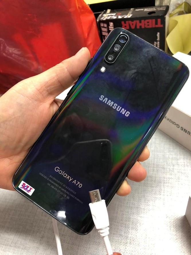 Tham mua điện thoại Samsung giảm giá 50%, nhận về hàng giả Oppo ở VN ảnh 4