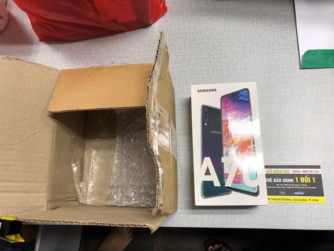 Tham mua điện thoại Samsung giảm giá 50%, nhận về hàng giả Oppo ở VN ảnh 1