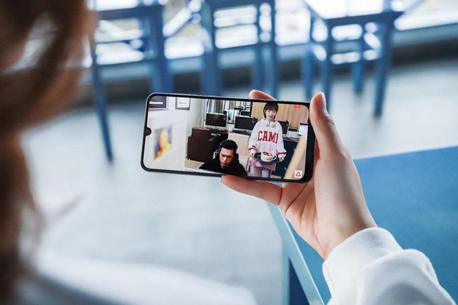 Galaxy A50s sạc nhanh 10 phút có 10 giờ nghe nhạc, camera 48 MP ảnh 4