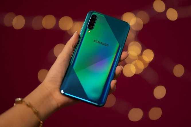 Galaxy A50s sạc nhanh 10 phút có 10 giờ nghe nhạc, camera 48 MP ảnh 2