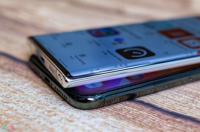 iPhone 11 Pro Max đọ dáng với Galaxy Note10+ ảnh 8