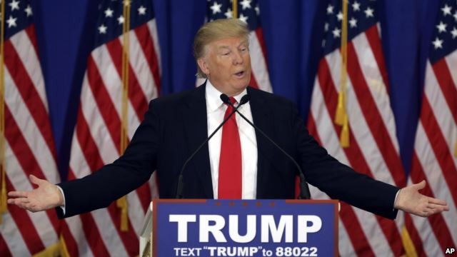 Donald Trump “dính chưởng” nặng trước cuộc quyết đấu với bà Hillary ảnh 1