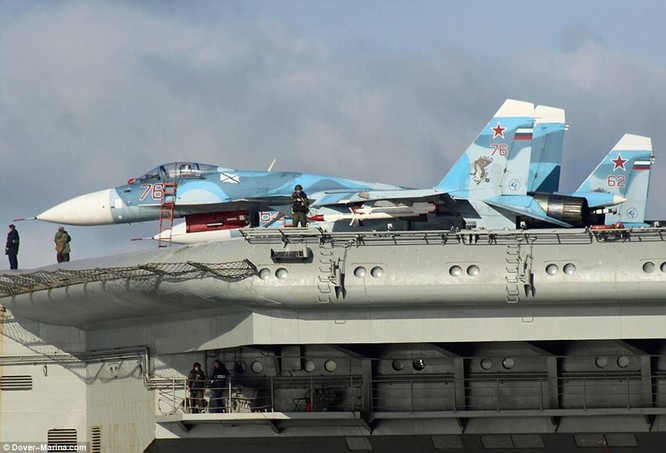 Chiến đấu cơ Su-33 trên tàu sân bay Đô đốc Kuznetsov tham chiến tại Syria