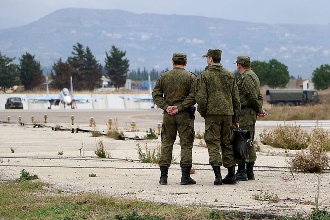 Quân đội Nga triển khai cụm tác chiến không quân tại sân bay Hmeimim tại Latakia, Syria