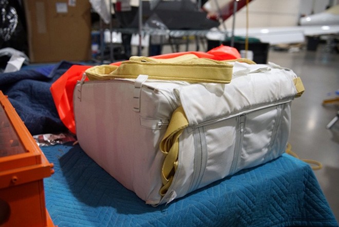 Hệ thống dù của chuyên cơ này bao gồm một dù nặng gần70kg được chế tạo bởi Cirrus.<br> Hệ thống dù của chuyên cơ này bao gồm một dù nặng gần70kg được chế tạo bởi Cirrus.<br>