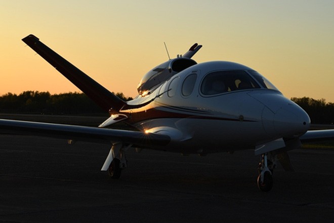 Theo Cirrus, Vision Jet có thể bay 1.850 km ở vận tốc tối đa 555 km/h và 2.220 km ở vận tốc 444 km/h. Theo Cirrus, Vision Jet có thể bay 1.850 km ở vận tốc tối đa 555 km/h và 2.220 km ở vận tốc 444 km/h.