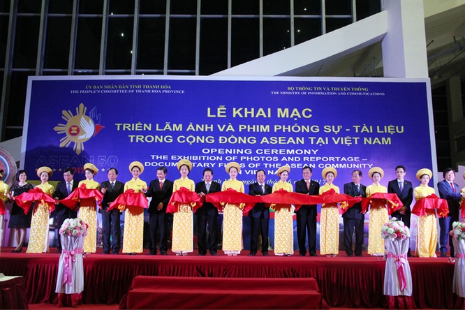 Một số hình ảnh tại Lễ khai mạc triển lãm: Một số hình ảnh tại Lễ khai mạc triển lãm: