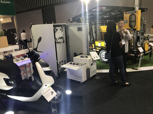 Đi hội chợ xem robot, ăn thịt nướng, ngồi ghế massage - Ảnh 6. Đi hội chợ xem robot, ăn thịt nướng, ngồi ghế massage