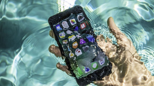 iPhone chống nước - giấc mơ được cụ thể hóa dành cho các tín đồ công nghệ sau nhiều năm chờ đợi.