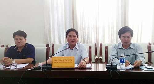 Sập nhà hàng nổi chở 300 du khách do tàu du lịch va chạm ảnh 1