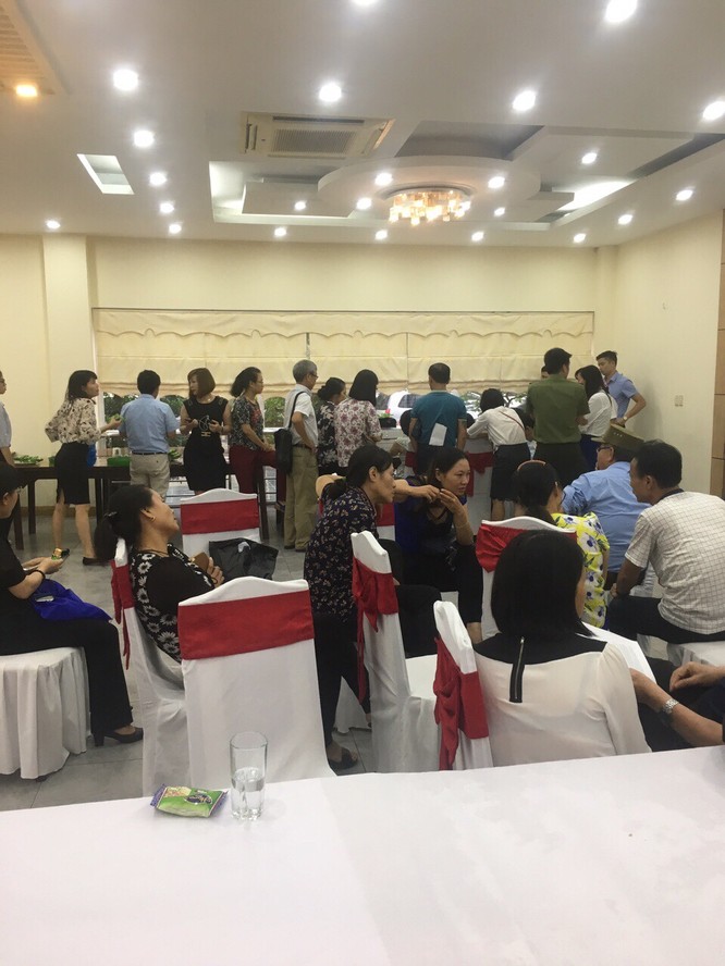 Các khách hàng tại buổi làm việc
