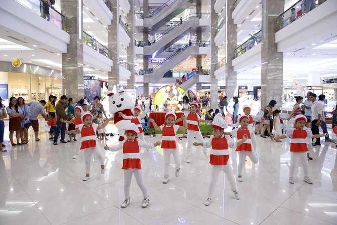 Màn flashmob vui nhộn, dễ thương từ các “đầu bếp” nhí tại “Sân chơi cung trăng”