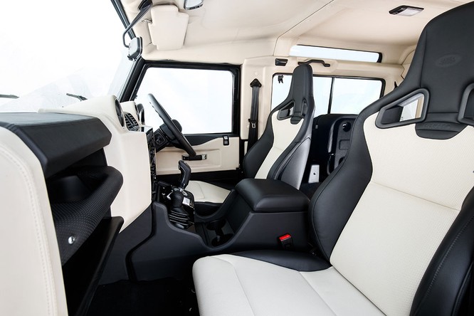 Kỷ niệm 70 năm, Land Rover ra mắt Defender Works V8 bản đặc biệt ảnh 12