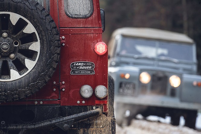 Kỷ niệm 70 năm, Land Rover ra mắt Defender Works V8 bản đặc biệt ảnh 1