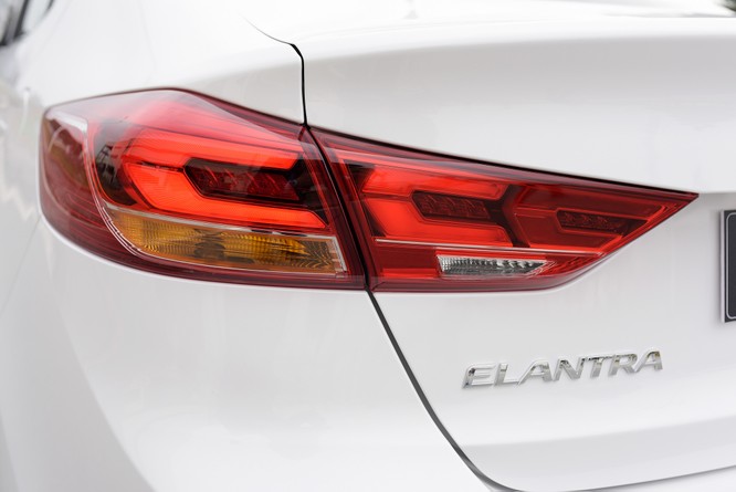 Hyundai Elantra Sport động cơ Turbo ra mắt khách hàng Việt, giá 729 triệu ảnh 10