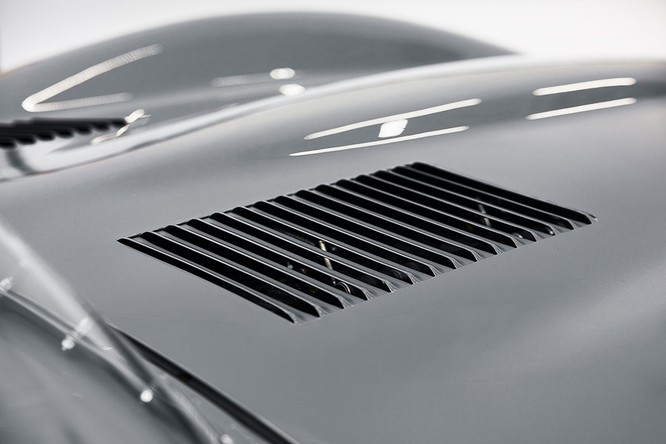 Jaguar hồi sinh mẫu xe đua huyền thoại D-Type ảnh 10