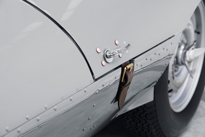 Jaguar hồi sinh mẫu xe đua huyền thoại D-Type ảnh 11