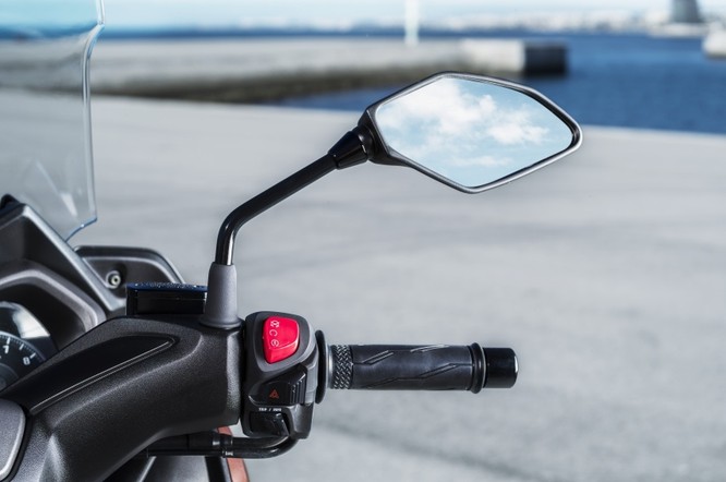 Yamaha X-Max 250 2018 chính thức có giá bán từ 145 triệu đồng ảnh 10