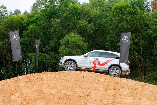 Học viện lái xe an toàn Mercedes-Benz 2018 có gì mới? ảnh 10