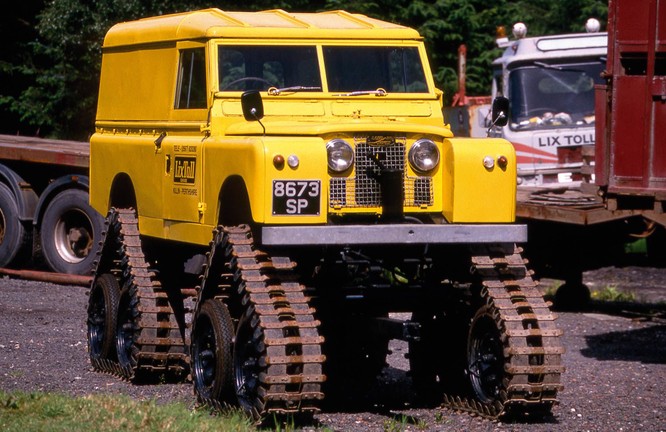 Nhìn lại 70 năm lịch sử của Land Rover qua từng tấm hình ảnh 13