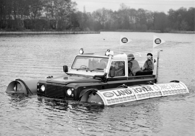 Nhìn lại 70 năm lịch sử của Land Rover qua từng tấm hình ảnh 29