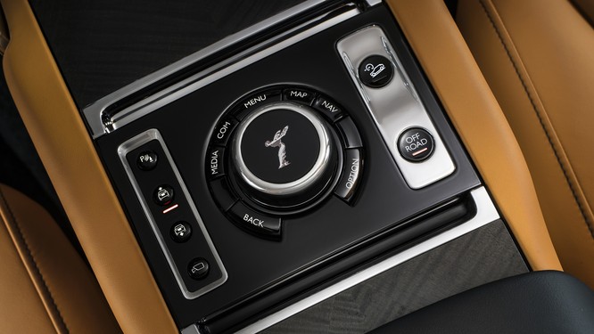 Rolls-Royce Cullinan 2018: Chiếc SUV siêu sang đáng mong đợi của năm 2018 ảnh 17