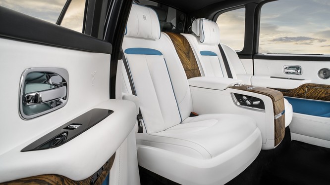Rolls-Royce Cullinan 2018: Chiếc SUV siêu sang đáng mong đợi của năm 2018 ảnh 23