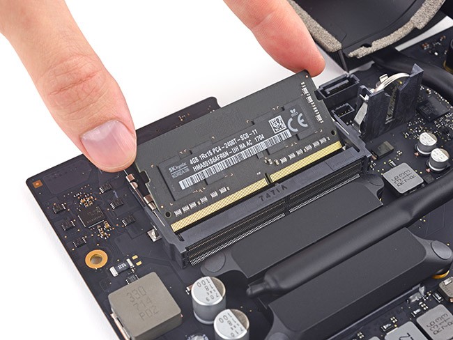 “Mổ bụng” iMac 2017 màn hình 21,5 inch Retina 4K ảnh 9