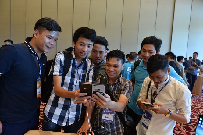 CEO Nguyễn Tử Quảng: Bphone 2017 giá 9.789.000 đồng, mở bán từ 19/8 tới ảnh 4
