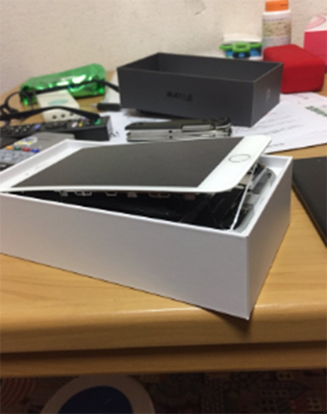 Apple điều tra pin iPhone 8 Plus phồng rộp làm bung màn hình ảnh 2