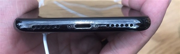 Một số iPhone X bị bong sơn, Apple tiết kiệm chi phí gia công? ảnh 2