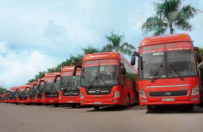 Phương Trang đầu tư 2.200 tỷ, quyết “chơi tới bến” với Grab ảnh 1