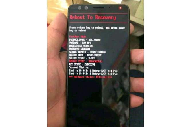 HTC U12+ lộ diện qua ảnh chụp trộm: thiết kế không ấn tượng ảnh 2