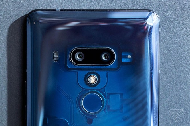 HTC U12 Plus chính thức ra mắt: phím giả cảm ứng lực trên cạnh máy ảnh 4