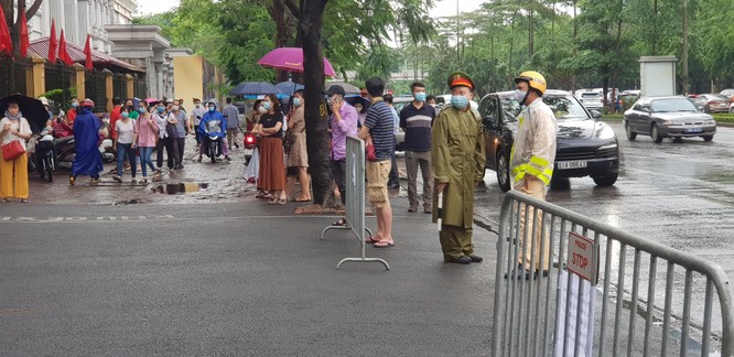 Sáng nay 12/6, 93.000 thí sinh Hà Nội đã bước vào kỳ thi tuyển sinh THPT công lập ảnh 3