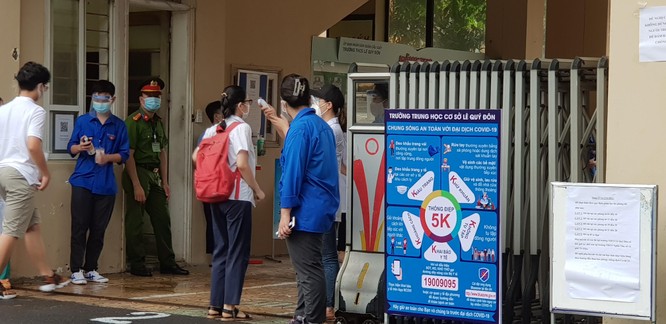 Sáng nay 12/6, 93.000 thí sinh Hà Nội đã bước vào kỳ thi tuyển sinh THPT công lập ảnh 6