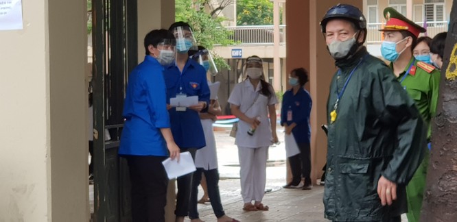 Sáng nay 12/6, 93.000 thí sinh Hà Nội đã bước vào kỳ thi tuyển sinh THPT công lập ảnh 2