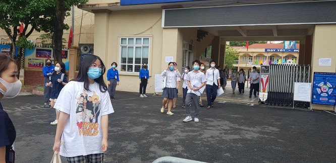 Sáng nay 12/6, 93.000 thí sinh Hà Nội đã bước vào kỳ thi tuyển sinh THPT công lập ảnh 13