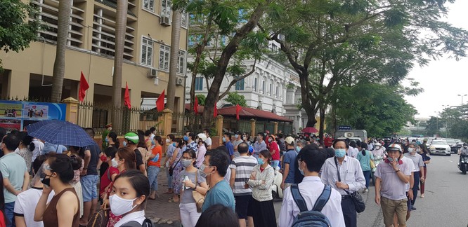 Sáng nay 12/6, 93.000 thí sinh Hà Nội đã bước vào kỳ thi tuyển sinh THPT công lập ảnh 9