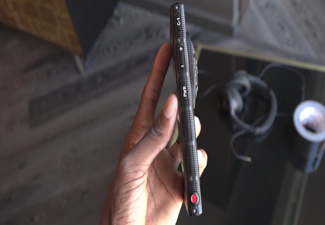 Chiêm ngưỡng smartphone trị giá 1.200 USD của hãng có cái tên “lạ hoắc” RED ảnh 9