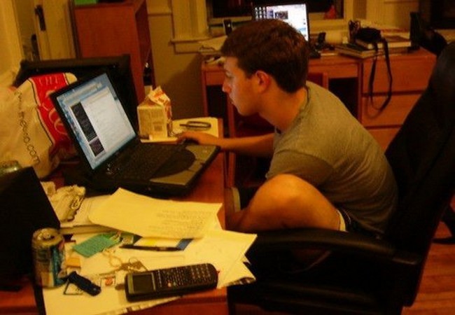 Mark Zuckerberg – từ một cậu sinh viên trong ký túc xá Harvard trở thành người chi phối cả thế giới như thế nào? ảnh 2